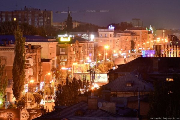 Улица Советская Луганск ночью