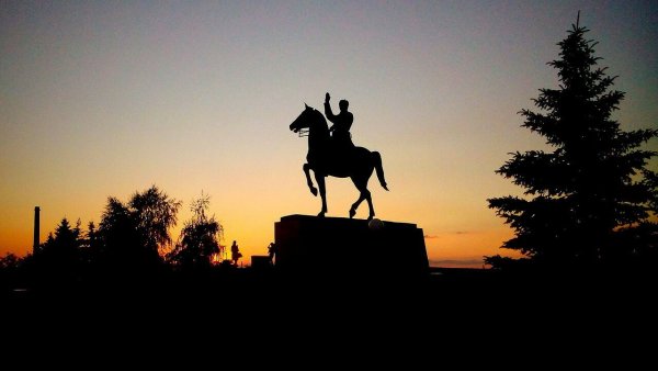 Памятники Луганска рисунок