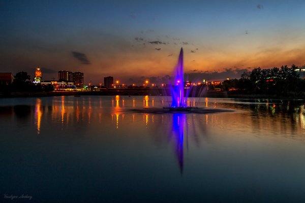 Челябинск фонтан Миасс ночью