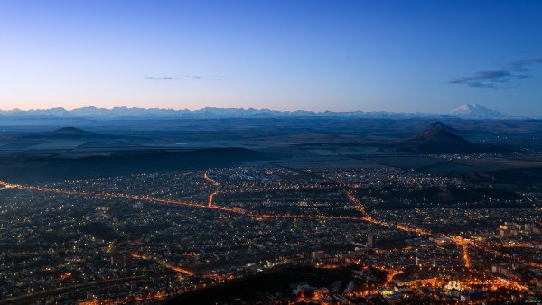 Вид на Пятигорск с горы Машук ночью