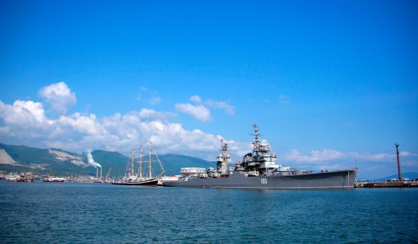 Крейсер в черном море Новороссийск
