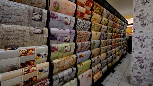 Обои в магазине стройка