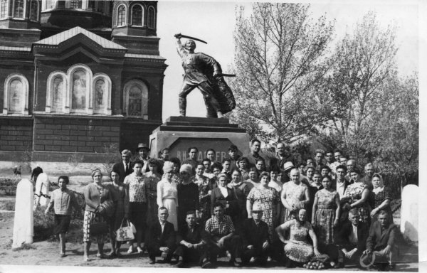 Памятник Чапаеву в г. Пугачеве