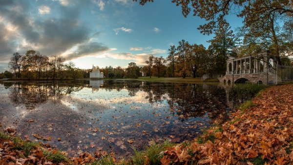 Екатерининский парк осенью в Царском селе