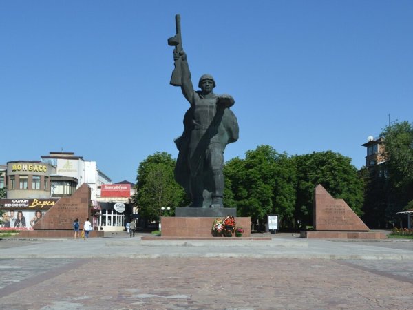 Памятник солдату-освободителю Шахты