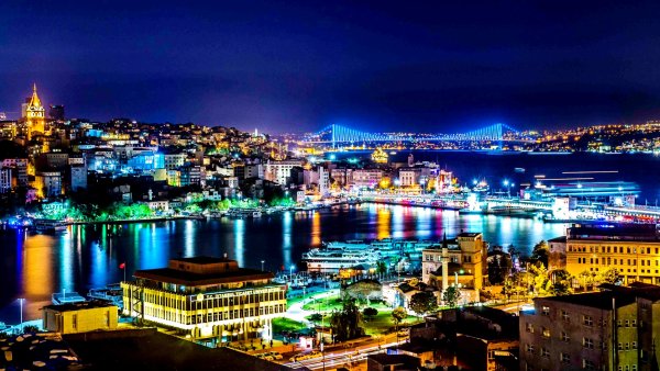 Ночной Босфор в Стамбуле