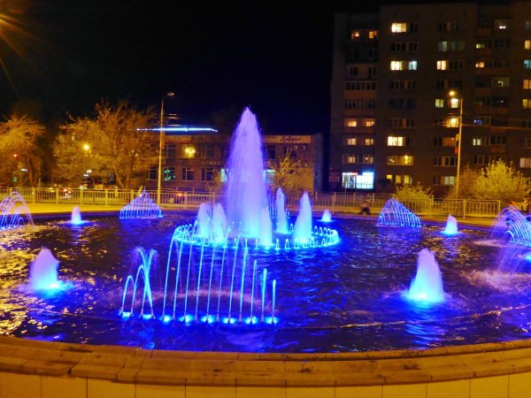 Уссурийск фонтан площадь ночной