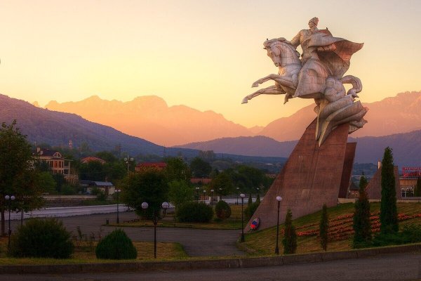 Памятник Исса Плиеву Владикавказ