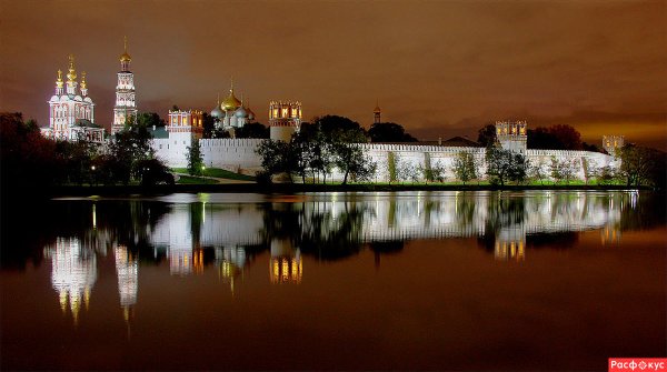 Новодевичий монастырь закат