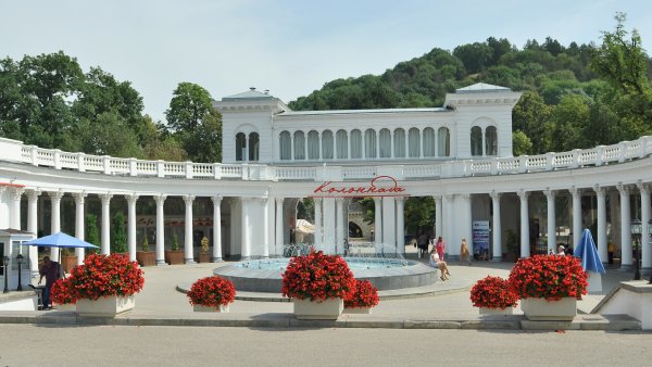 Колоннада курортного парка Кисловодска