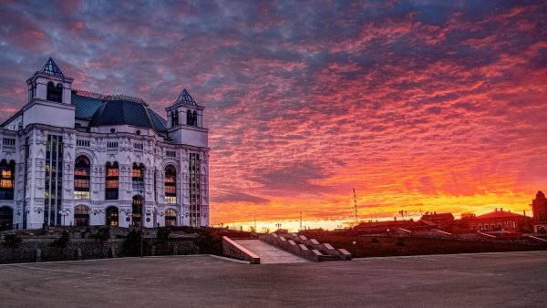 Театр оперы и балета ночной Астрахань