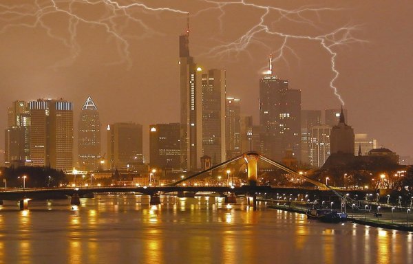 Гроза в городе