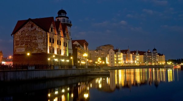 Рыбная деревня Калининград ночью