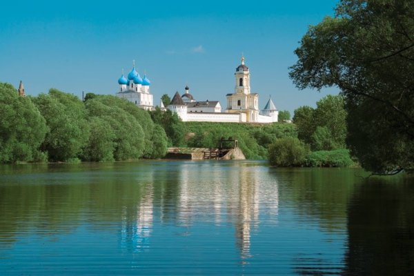 Высоцкий монастырь в реке Серпухов