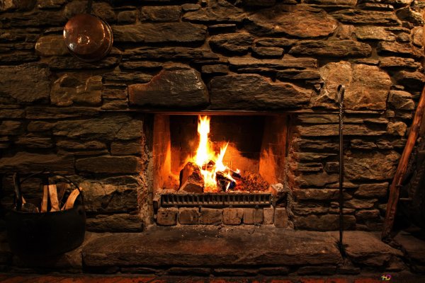 Каменный камин