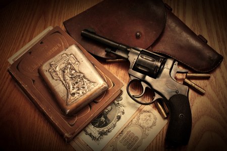 Натюрморт с оружием