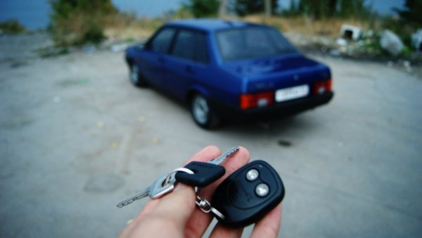 Ключи от машины синие