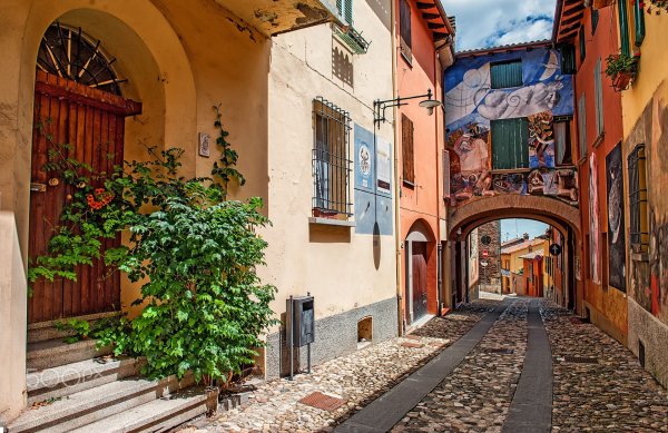 Старинные улочки городков Приморья Италии