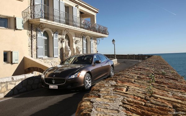 Коттедж с машиной