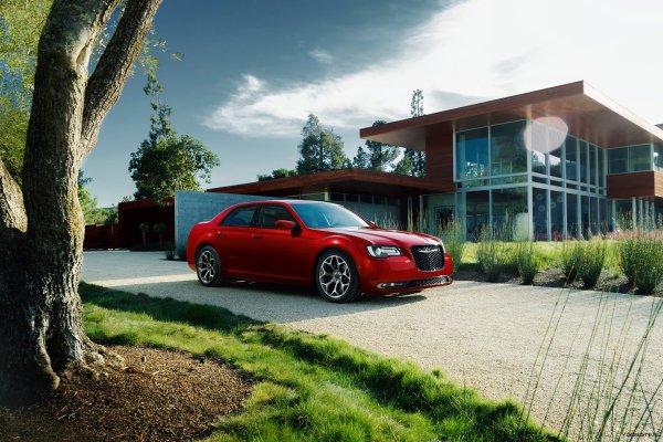 Красивый дом с машиной