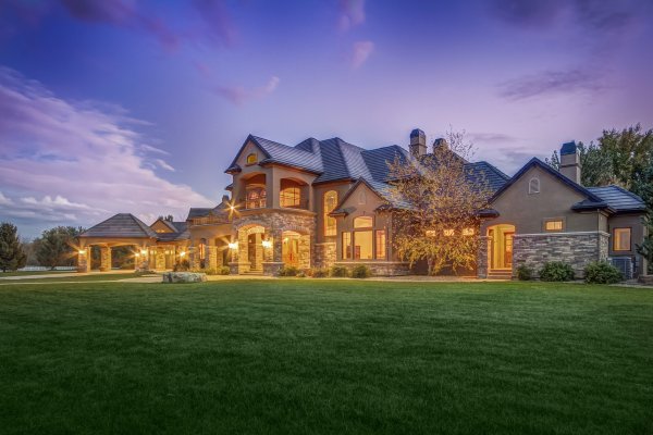 Большой красивый дом