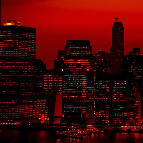 Черно красный город