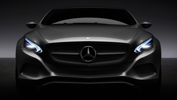 Mercedes Benz f800 Black