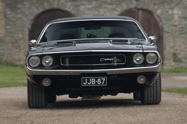 Мускул кар dodge Challenger