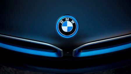 BMW i8 шильдик