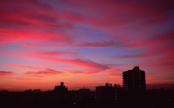 Многоэтажки на фоне заката