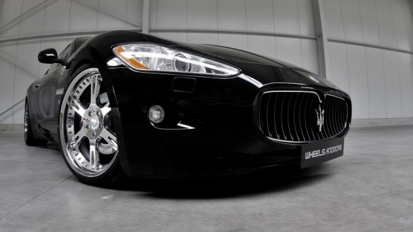 Черный Мерседес Мазерати