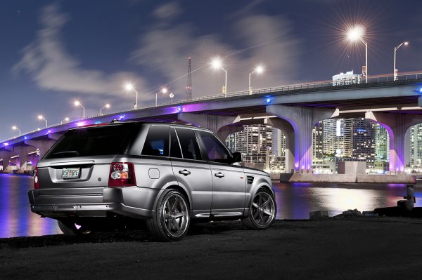 Рендж Ровер в городе