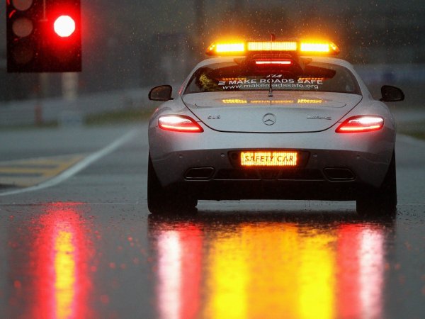 Желтый маячок на автомобиле