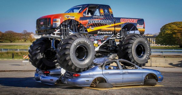 Машина бигфут монстр трак