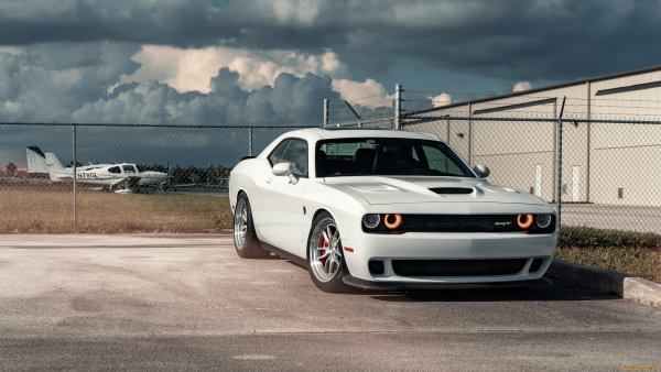 Dodge Challenger srt Hellcat