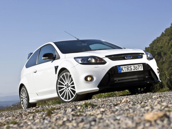 Ford Focus 2 RS белая