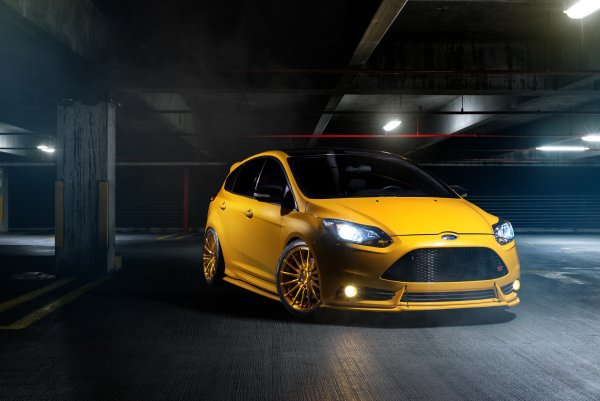 Ford Focus St желтый