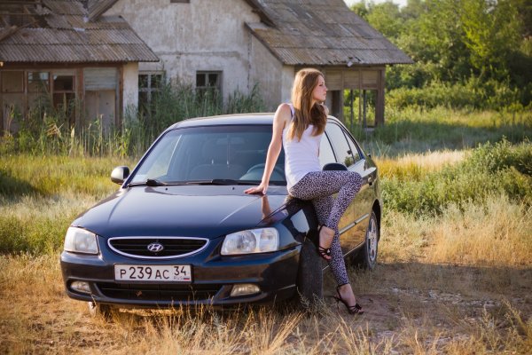 Ниссан Альмера Классик в10 и девушки