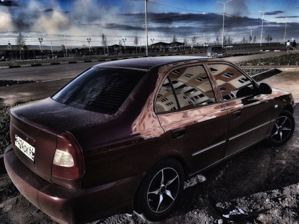 Hyundai Accent вишневый тонированный