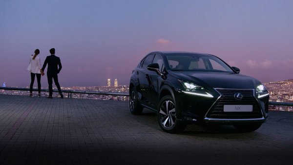 Лексус NX 300 на закате