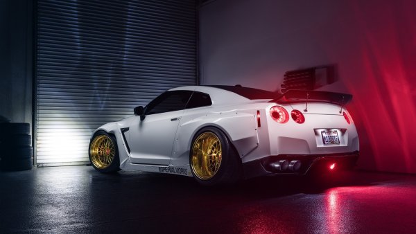 Nissan gt-r r35 золотой