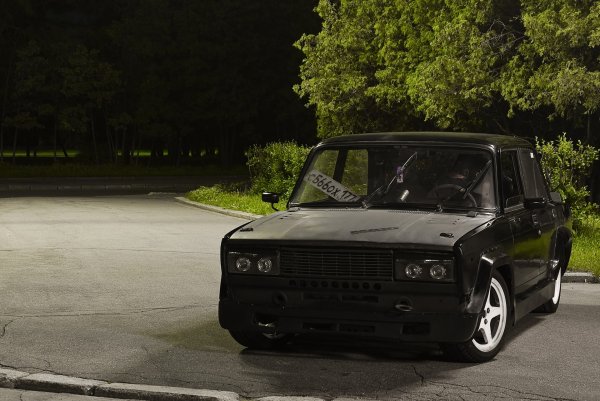 ВАЗ 2105 черная тюнинговая