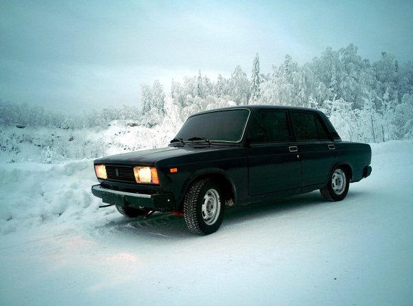 ВАЗ 2107 чёрная тонированная