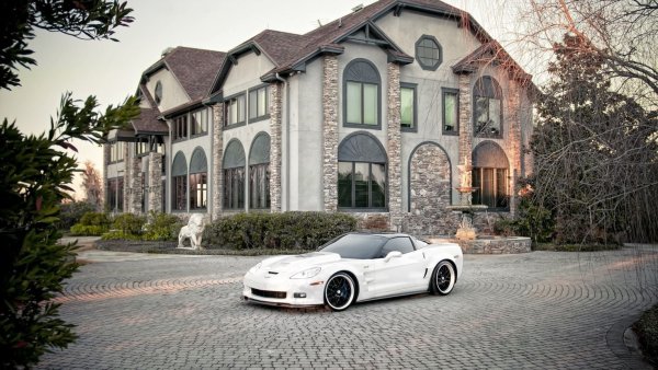 Особняк с машиной