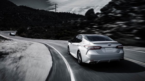 Toyota Camry белая 4k