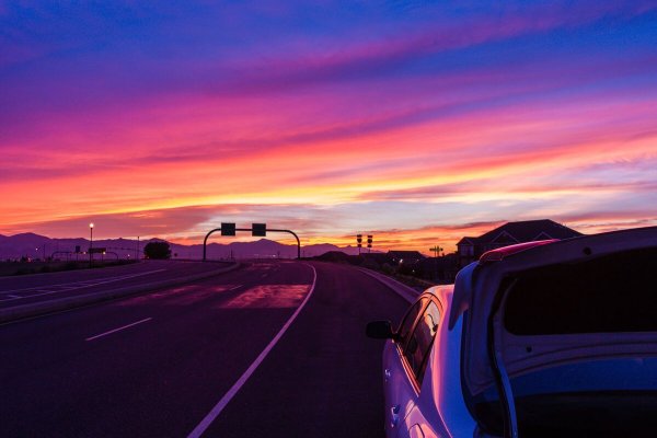 Машина на закате