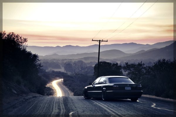 Машина уезжает