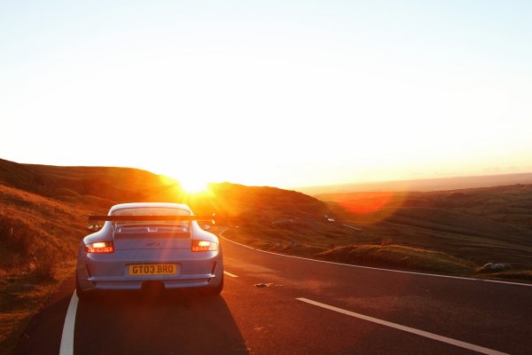 Машина на закате