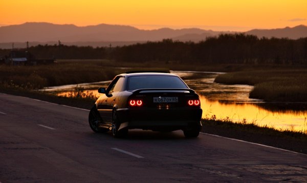 Тойота Марк 2 на закате