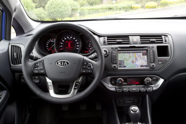 Kia Rio 2018 белый